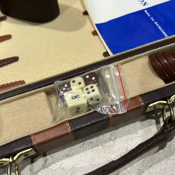 Backgammon set in case beautiful set - Picture 5 of 7
